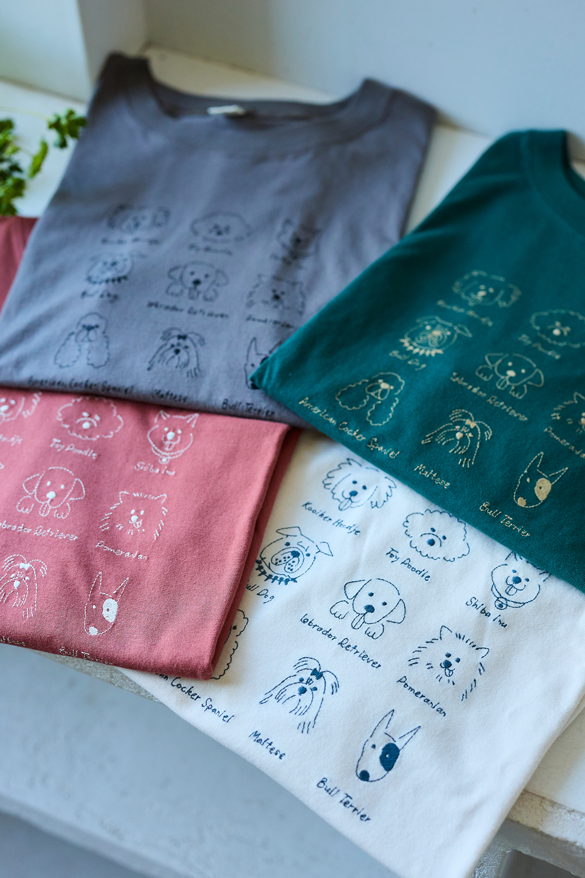 犬刺繍のTシャツ写真