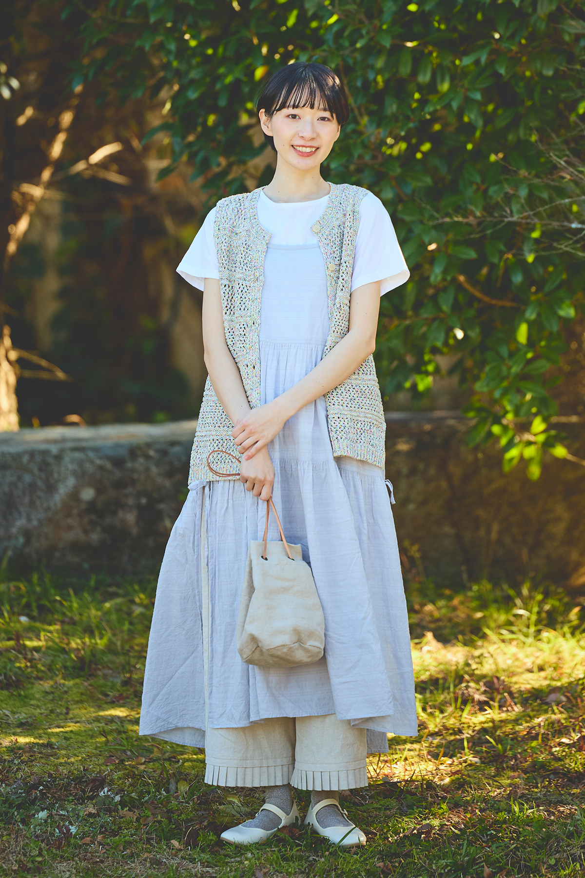 ワンピースを着た女性モデルの写真